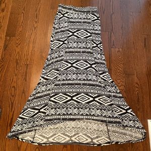 Nollie Patterned Maxi High-Low Skirt